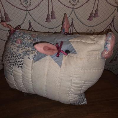 Quilted stuffed pig