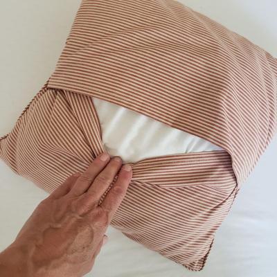 14 Decorative Throw Pillows (BR3-KD)