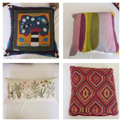 14 Decorative Throw Pillows (BR3-KD)