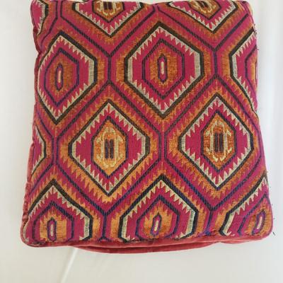 14 Decorative Throw Pillows (BR3-KD)