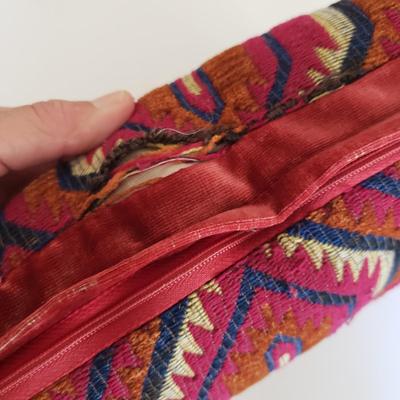 14 Decorative Throw Pillows (BR3-KD)