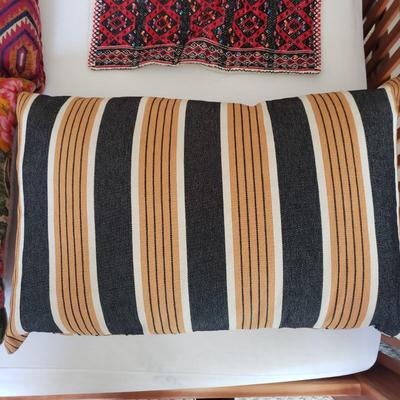 14 Decorative Throw Pillows (BR3-KD)