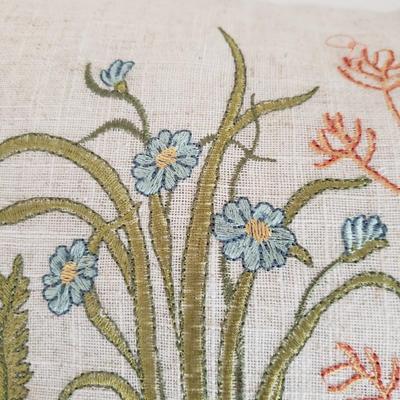 14 Decorative Throw Pillows (BR3-KD)