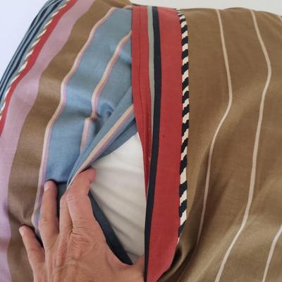 14 Decorative Throw Pillows (BR3-KD)