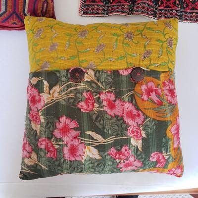 14 Decorative Throw Pillows (BR3-KD)