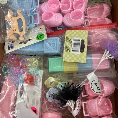 Crafting lot with tote