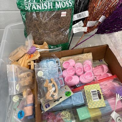 Crafting lot with tote