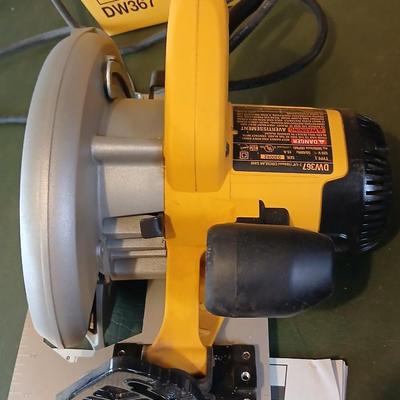 DeWalt DW367 7-1/4" Circular Saw with Box & Manual