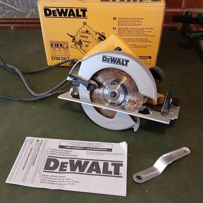 DeWalt DW367 7-1/4" Circular Saw with Box & Manual