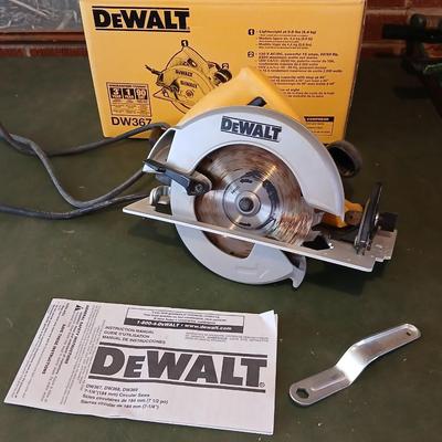 DeWalt DW367 7-1/4" Circular Saw with Box & Manual