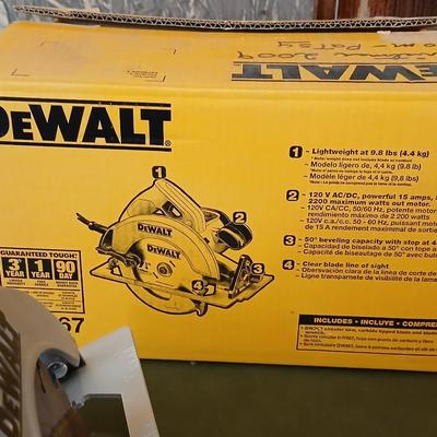 DeWalt DW367 7-1/4" Circular Saw with Box & Manual