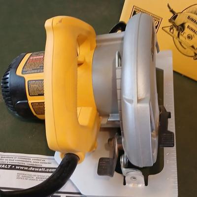 DeWalt DW367 7-1/4" Circular Saw with Box & Manual