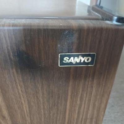 Vintage Sanyo SR-172X Mini Refrigerator – Woodgrain Finish