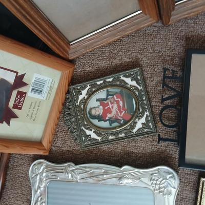 Large Lot of Assorted Picture Frames – Wood, Metal & Decorative Styles