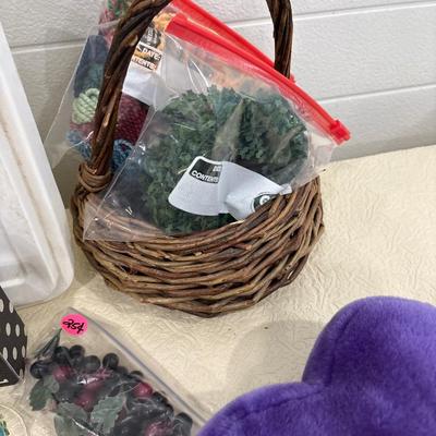 Decor with tote