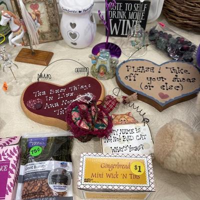 Decor with tote