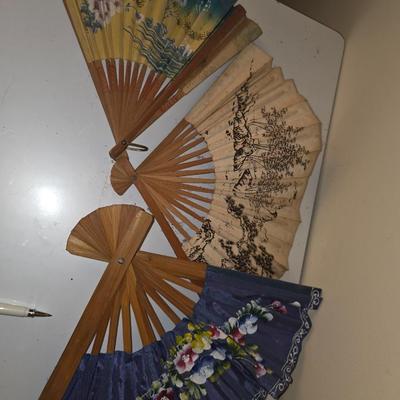Set of paper fans