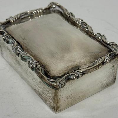 Sale Photo Thumbnail #470: Lined inside. In good vintage condition. Weighs 264 grams.
