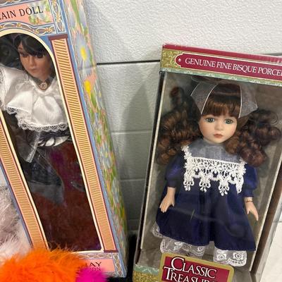 Panda rug, dolls, Boas, puzzle books