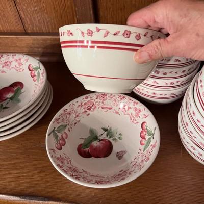 Pfaltzgraff ‘Delicious’ - Large Set of Dinnerware & More (FEC2-RG)