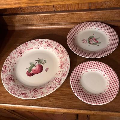 Pfaltzgraff ‘Delicious’ - Large Set of Dinnerware & More (FEC2-RG)