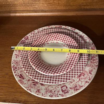 Pfaltzgraff ‘Delicious’ - Large Set of Dinnerware & More (FEC2-RG)