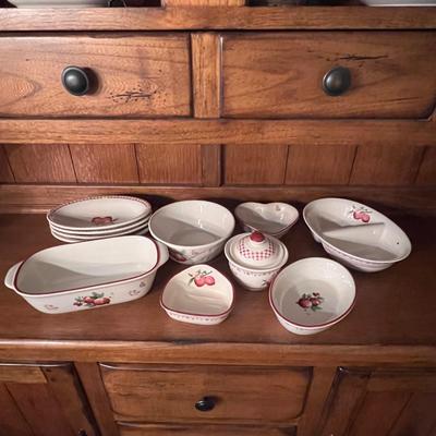 Pfaltzgraff ‘Delicious’ - Large Set of Dinnerware & More (FEC2-RG)