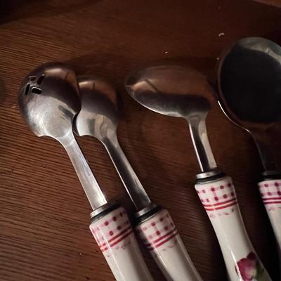 Pfaltzgraff ‘Delicious’ - Large Set of Dinnerware & More (FEC2-RG)
