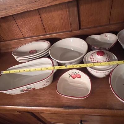 Pfaltzgraff ‘Delicious’ - Large Set of Dinnerware & More (FEC2-RG)