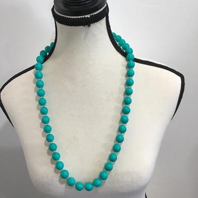 Very nice teal colored beaded necklace