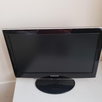 Samsung 21" TV, Two Logitech Keyboards/Mouse and Rolling Storage (BR3-KD)