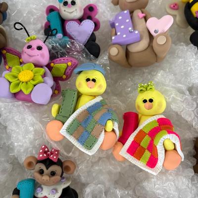 Polymer clay figurines with rug mats in tote
