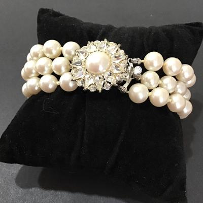 Very nice vintage trio strand, Faux pearl bracelet with rhinestone clasp