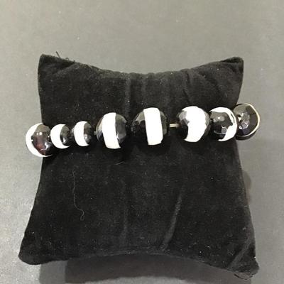 Very nice polish stone type stretchy bracelet
