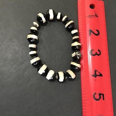 Very nice polish stone type stretchy bracelet