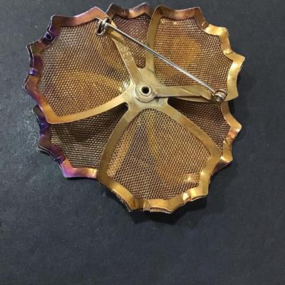 BED mark gold tone flower mesh brooch
