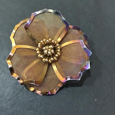 BED mark gold tone flower mesh brooch