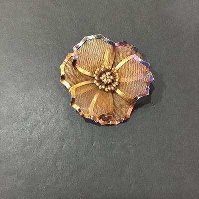 BED mark gold tone flower mesh brooch