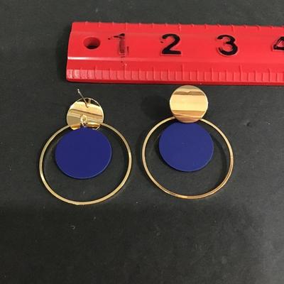 Very nice gold tone, fashion, statement earrings