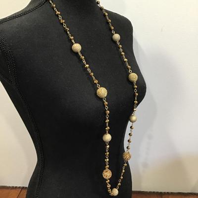 Very nice gold tone Glass beaded Alfani necklace