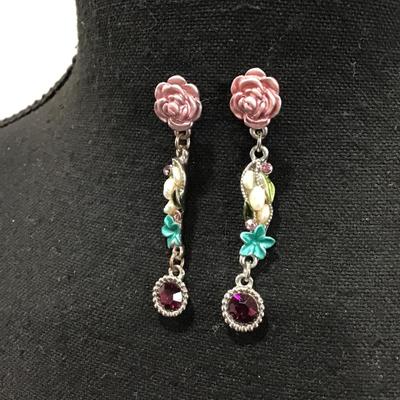 Gorgeous, flower light, purple rhinestone dangle earrings