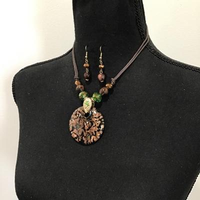 Beautiful glass pendant necklace & earrings