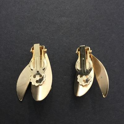 Vintage faux pearl clip on earrings