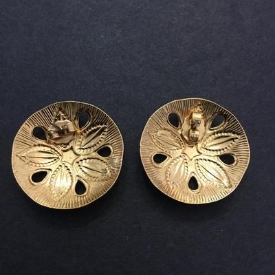 Pretty vintage gold tone Circular stud earrings