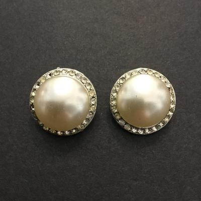 Vintage faux pearl clip on earrings