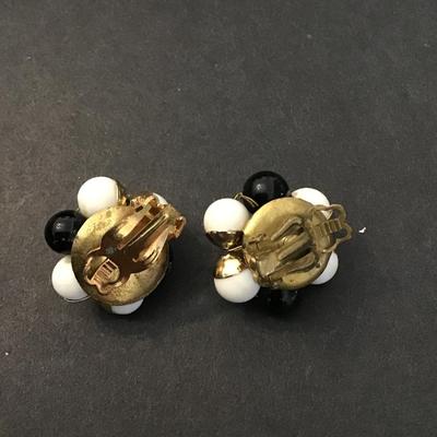Vintage black & white flower clip on earrings