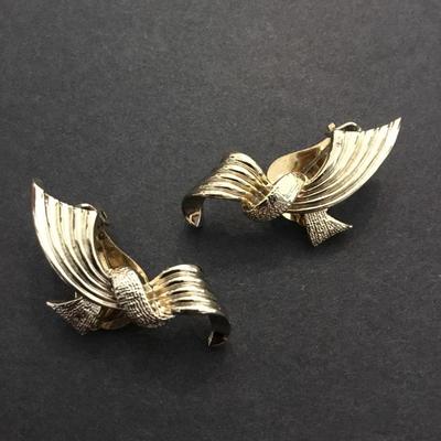 Vintage gold tone clip on earrings