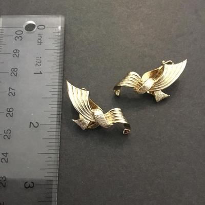 Vintage gold tone clip on earrings