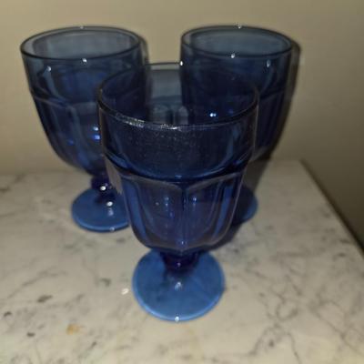 Set of 7 blue goblets