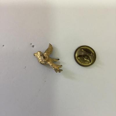 Cute vintage bluebird pin